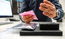 挑選合適的電子包裝材料？採購人員必看的規格與應用